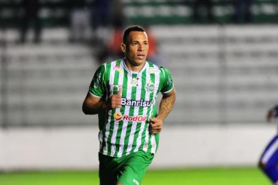 CAXIAS DO SUL, RS, BRASIL, 01/06/2019. Juventude x Atlético-AC, jogo válido pela 6ª rodada da série C do Campeonato Brasileiro e realizado no estádio Alfredo Jaconi. Comemorção do segundo gol do Juventude marcado por Breno.  (Porthus Junior/Agência RBS)