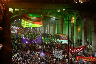  PORTO ALEGRE, RS, BRASIL - 14/06/2019 - Protesto na Esquina Democrática em Porto Alegre.