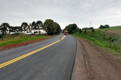 ERS-324 no norte do Estado, entre Três Palmeiras e Serraria, é uma das rodovias revitalizadas com verba do Bird