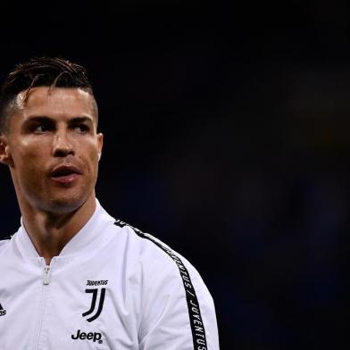  (FILES) In this file photo taken on April 27, 2019 Juventus' Portuguese forward Cristiano Ronaldo looks on prior to the Italian Serie A football match between Inter Milan and Juventus at the San Siro stadium in Milan. - Juventus star Cristiano Ronaldo has been served with court papers related to a rape lawsuit in the United States, according to documents filed by his lawyers on June 14, 2019. Five-time world player of the year Ronaldo is accused of rape by Kathryn Mayorga, who claims the Portuguese soccer star assaulted her in a Las Vegas hotel in 2009. (Photo by MARCO BERTORELLO / AFP)Editoria: SPOLocal: MilanIndexador: MARCO BERTORELLOSecao: soccerFonte: AFPFotógrafo: STF