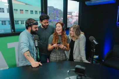 Programa das Sete , da Rádio Atlântida, com Arthur Gubert, Magro Lima, Juja Massena e Barbara Saccomori 