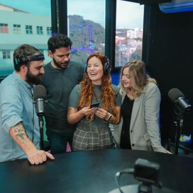 Programa das Sete , da Rádio Atlântida, com Arthur Gubert, Magro Lima, Juja Massena e Barbara Saccomori 