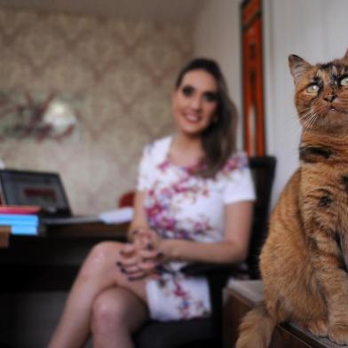  CAXIAS DO SUL, RS, BRASIL, 03/06/2019 - Profissionais deixam animais de estimação no ambiente de trabalho. NA FOTO; a gata Vegas, de Josene Mazzochi Berti, 32 anos, advogada. (Marcelo Casagrande/Agência RBS)