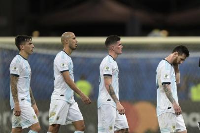 Players of Argentina leave the field after being defeated 2-0 by Colombia in a Copa America football tournament group match at the Fonte Nova Arena in Salvador, Brazil, on June 15, 2019. (Photo by Juan MABROMATA / AFP)