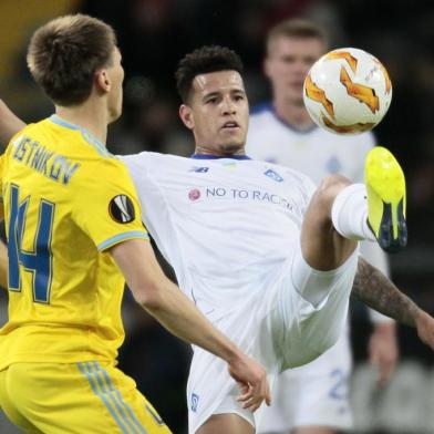  Astana's Kazakh defender Evgeny Postnikov and Dynamo Kiev's Brazilian defender Sidcley vie for the ball during the UEFA Europa League group K football match between FC Astana and FC Dynamo Kiev in Astana on November 29, 2018. (Photo by Stanislav FILIPPOV / AFP)Editoria: SPOLocal: AstanaIndexador: STANISLAV FILIPPOVSecao: soccerFonte: AFPFotógrafo: STR