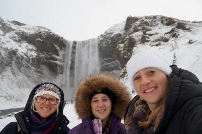 Segue foto em anexo se interessar publicar.Obrigada!Com o frio de renguear cusco da Islândia o branco predomina na paisagem, e nem as águas conseguem seguir direito seu curso.Jurema, Gabriela e Janaína FaéIpê - RSVisita em fevereiro de 2018