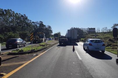 Caminhão acidente BR-386. uma pessoa morreu