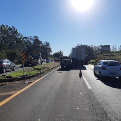 Caminhão acidente BR-386. uma pessoa morreu