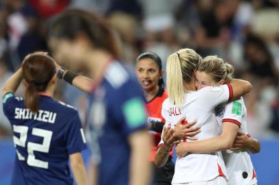  Englands forward Ellen White (R) celebrates after scoring her second goal during the France 2019 Womens World Cup Group D football match between Japan and England, on June 19, 2019, at the Nice Stadium in Nice, southeastern France. (Photo by Valery HACHE / AFP)Editoria: SPOLocal: NiceIndexador: VALERY HACHESecao: soccerFonte: AFPFotógrafo: STF