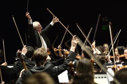 Divulgação da Orquestra Filarmônica Jovem de Boston (Boston Philharmonic Youth Orchestra ), regida por Benjamin Zander. Conjunto fará concerto em Porto Alegre no Auditório Araújo Vianna.