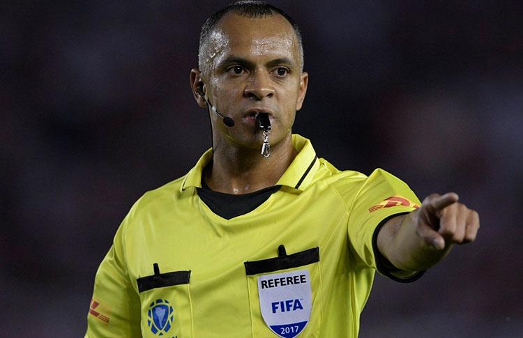 CBF define árbitro para Flamengo x Athletico, jogo de ida das quartas de  final da Copa do Brasil