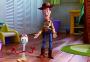 Em "Toy Story 4", novo brinquedo entra em apuros, e Woody e companhia partem em última aventura