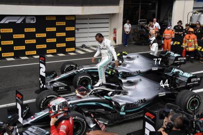 Winner Mercedes British driver Lewis Hamilton celebrates in the pits after the Formula One Grand Prix de France at the Circuit Paul Ricard in Le Castellet, southern France, on June 23, 2019. (Photo by GERARD JULIEN / AFP)