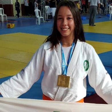 Asheley Vieira - 58 Kg - classificada para o Campeonato Brasileiro Sub 15 a ser realizado no período de 02 a 04 de agosto. 