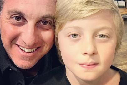 Filho de Luciano Huck e Angelica, benicio, de 11 anos, ao lado do pai