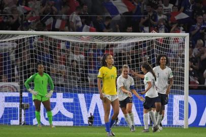 France's midfielder Amandine Henry (3rdR) celebrates after scoring a goal during the France 2019 Women's World Cup round of sixteen football match between France and Brazil, on June 23, 2019, at the Oceane stadium in Le Havre, north western France. (Photo by LOIC VENANCE / AFP)