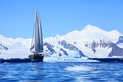  Registros fotográficos das paisagens gélidas da Antártica, compõem a exposição ¿O Olhar Nômade¿, de Marina Klink. A exposição acontece na Loja Magnabosco, entre os dias 26/06 e 25/07. A fotógrafa, esposa no navegador Amyr Klink, apresentará 21 imagens produzidas pelo continente, destino frequente da família, captadas ao longo de mais de uma década de viagens polares. (Marina Klink/Divulgação)Indexador: Marina Bandeira Klink