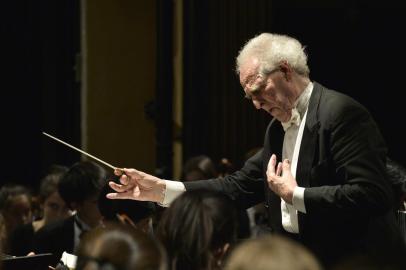 Divulgação da Orquestra Filarmônica Jovem de Boston (Boston Philharmonic Youth Orchestra ), regida por Benjamin Zander. Conjunto fará concerto em Porto Alegre no Auditório Araújo Vianna.