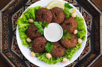  FLORIANÓPOLIS, SC, BRASIL, 18-05-2015 - Culinária Árabe para Destemperados. Falafel da Shawarmeria.