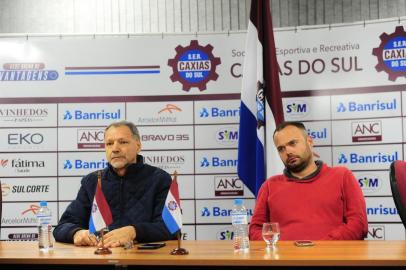  CAXIAS DO SUL, RS, BRASIL, 25/06/2019. Coletiva do prisidente da SER Caxias, após anúncio da demissão do técnico Pinga, na tarde desta terça-feira. Na foto presidente do Caxias, Vitacir Pellin (E) e presidente do conselho deliberativo, Ronaldo Gil (D). (Porthus Junior/Agência RBS)