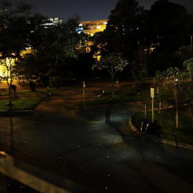  CAXIAS DO SUL, RS, BRASIL, 24/06/2019. Parte da iluminação do Parque Getúlio Vergas (Parque dos Macaquinhos) está apagada.  (Porthus Junior/Agência RBS)