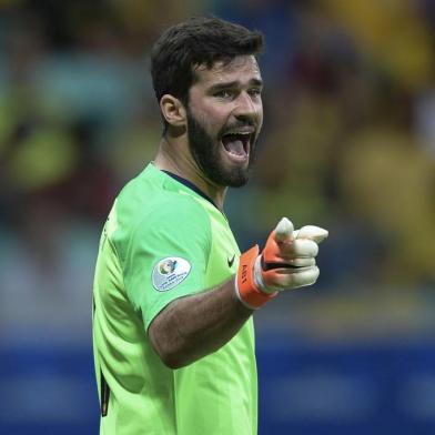  Brazils goalkeeper Alisson gestures during the Copa America football tournament group match against Venezuela at the Fonte Nova Arena in Salvador, Brazil, on June 18, 2019. (Photo by Juan MABROMATA / AFP)Editoria: SPOLocal: SalvadorIndexador: JUAN MABROMATASecao: soccerFonte: AFPFotógrafo: STF