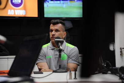  CAXIAS DO SUL, RS, BRASIL (19/03/2019)Show dos Esportes edição Gaúcha Serra com apresentação de Eduardo Costa e Renan Silveira. Convidado lateral-esquerdo do Juventude Eltinho. (Antonio Valiente/Agência RBS)