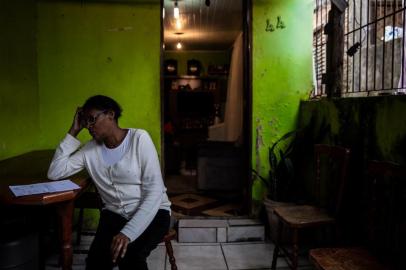  PORTO ALEGRE, RS, BRASIL - 21/06/2019 Em 16 de maio de 2018, a atendente de nutrição Maritza Carneiro, 57 anos, solicitou o benefício de aposentadoria por tempo de contribuição. Desde então, mais de um ano se passou, mas a resposta para a consessão do benefício nunca chegou.