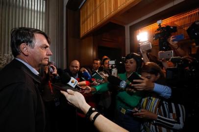  Presidente da República, Jair Bolsonaro, fala com a imprensa durante chegada ao hotel St. Regis.