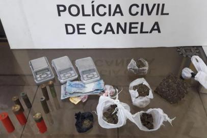 A Polícia Civil divulgou que a apreensão de um adolescente com maconha faz parte de uma investigação sobre um grupo que comanda o tráfico de drogas em Canela a partir do presídio local.