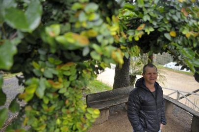  CAXIAS DO SUL, RS, BRASIL, 27/06/2019Rudinei Sperafico, 40 anos, monitor da Comunidade Terapêutica da Pastoral Apoio ao Toxicômano Nova Aurora (Patna), de Caxias do Sul, uma das 15 entidades a ser beneficiada com a Feijoda do Pulita, que ocorre dia 13 de julho, no Samuara.(Lucas Amorelli/Agência RBS)