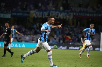 AL AIN, EMIRADOS ÁRABES UNIDOS, 12-12-2017 -Semi final do mundial de clubes: Grêmio x Pachuca. Na foto: Everton(FOTOGRAFO: JEFFERSON BOTEGA / AGENCIA RBS)Indexador: Jefferson Botega