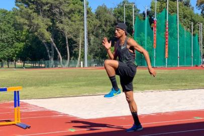 LISBOA, Portugal, 28/6/2019: o triplista Almir Júnior treina no Centro de Treinamento da Alto Rendimento de Jamor na preparação para temporada europeia de competições.