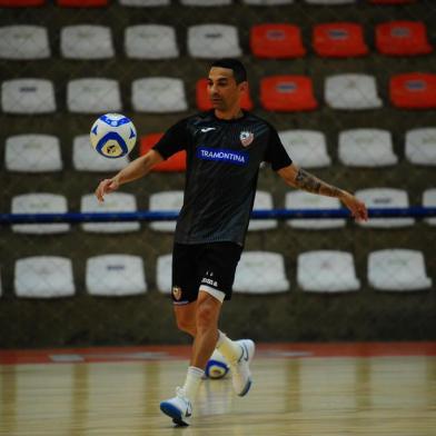 CARLOS BARBOSA, 04/05/2019. Treino da ACBF para a Liga Nacional de Futsal. Na foto, ala Valdin. (Porthus Junior/Agência RBS)