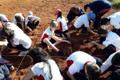 Projeto  de extensão da Univates Arqueólogo por um dia: história e natureza, para alunos da Escola Sagrado Coração, de Bento Gonçalves.