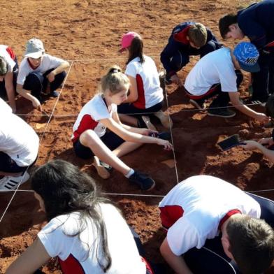 Projeto  de extensão da Univates Arqueólogo por um dia: história e natureza, para alunos da Escola Sagrado Coração, de Bento Gonçalves.