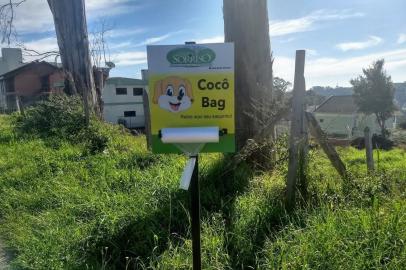 Cocô bag, para recolher sujeira dos animais, iniciativa da associação de moradores do bairro Colina Sorriso.