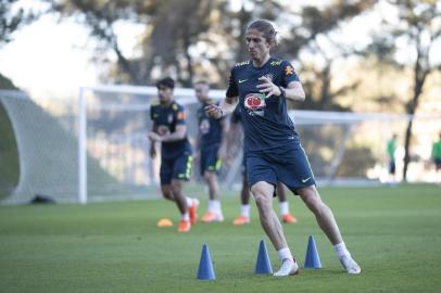 Filipe Luis treina com a Seleção no CT do Atlético-MG