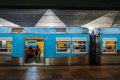  PORTO ALEGRE, RS, BRASIL, 11/04/2019: Blitz anual nas estações da Trensurb. Estação Mercado. (Foto: Omar Freitas / Agência RBS)