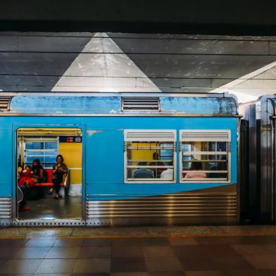  PORTO ALEGRE, RS, BRASIL, 11/04/2019: Blitz anual nas estações da Trensurb. Estação Mercado. (Foto: Omar Freitas / Agência RBS)