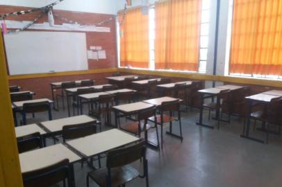 Escola Estadual de Ensino Fundamental Ivanyr MArchioro, em Caxias do Sul, com sala de aula fechada em função de interrupção nas atividades