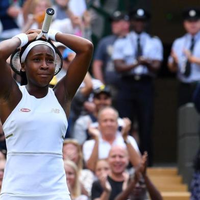  US player Cori Gauff celebrates beating US player Venus Williams during their womens singles first round match on the first day of the 2019 Wimbledon Championships at The All England Lawn Tennis Club in Wimbledon, southwest London, on July 1, 2019. (Photo by Ben STANSALL / AFP) / RESTRICTED TO EDITORIAL USEEditoria: SPOLocal: LondonIndexador: BEN STANSALLSecao: tennisFonte: AFPFotógrafo: STF