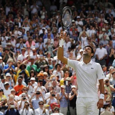  Serbias Novak Djokovic celebrates after winning Germanys Philipp Kohlschreiber during their mens singles first round match on the first day of the 2019 Wimbledon Championships at The All England Lawn Tennis Club in Wimbledon, southwest London, on July 1, 2019. (Photo by Adrian DENNIS / AFP) / RESTRICTED TO EDITORIAL USEEditoria: SPOLocal: LondonIndexador: ADRIAN DENNISSecao: tennisFonte: AFPFotógrafo: STF