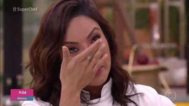 Carol Nakamura se emociona em receber a maior pontuação em prova do 'Super Chef Celebridades 2019' 