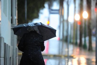  CAXIAS DO SUL, RS, BRASIL, 30/06/2019. Tarde de chuva em Caxias do Sul. Previsão para muito frio nessa semana e temperaturas próximo de 2° na sexta-feira. (Porthus Junior/Agência RBS)