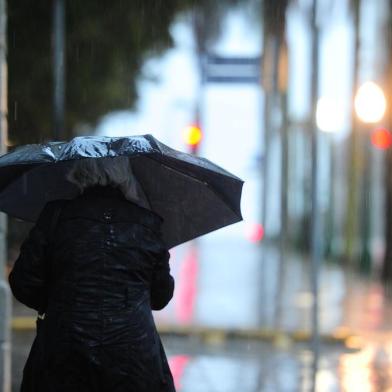  CAXIAS DO SUL, RS, BRASIL, 30/06/2019. Tarde de chuva em Caxias do Sul. Previsão para muito frio nessa semana e temperaturas próximo de 2° na sexta-feira. (Porthus Junior/Agência RBS)