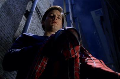 Cena do filme Homem-Aranha 2 (Spider-Man 2, EUA, 2004), estrelado pelo ator Tobey Maguire e dirigido pelo cineasta Sam Raimi.