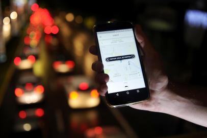  JOINVILLE, SC, BRASIL (09-12-2016) - Uber em Joinville. (Foto: Maykon Lammerhirt, Agencia RBS)Indexador: Maykon Lammerhirt