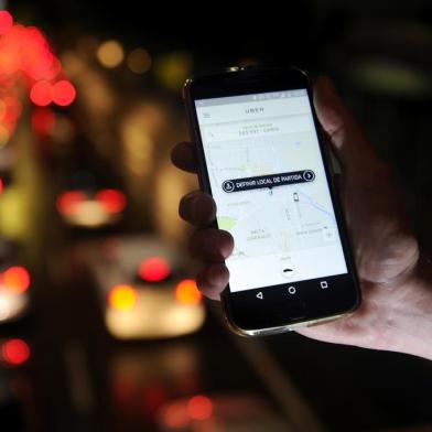  JOINVILLE, SC, BRASIL (09-12-2016) - Uber em Joinville. (Foto: Maykon Lammerhirt, Agencia RBS)Indexador: Maykon Lammerhirt