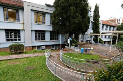  Porto Alegre , RS. Fachada do Colégio Americano , Foto Júlio Cordeiro. ag RBS